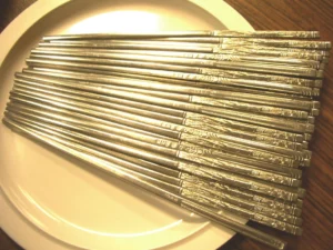 pourquoi les baguettes coréennes sont en métal